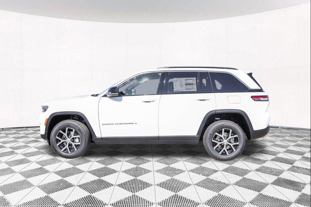 new 2025 Jeep Grand Cherokee car, priced at $41,908