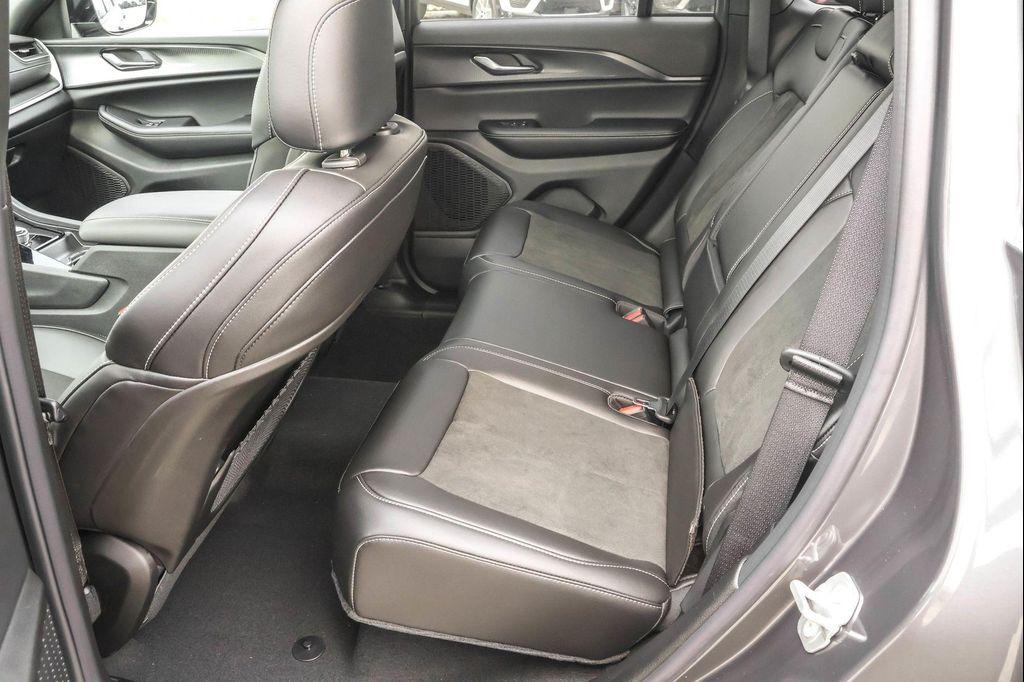 new 2025 Jeep Grand Cherokee car, priced at $39,272
