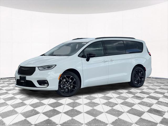 new 2024 Chrysler Pacifica car, priced at $39,485