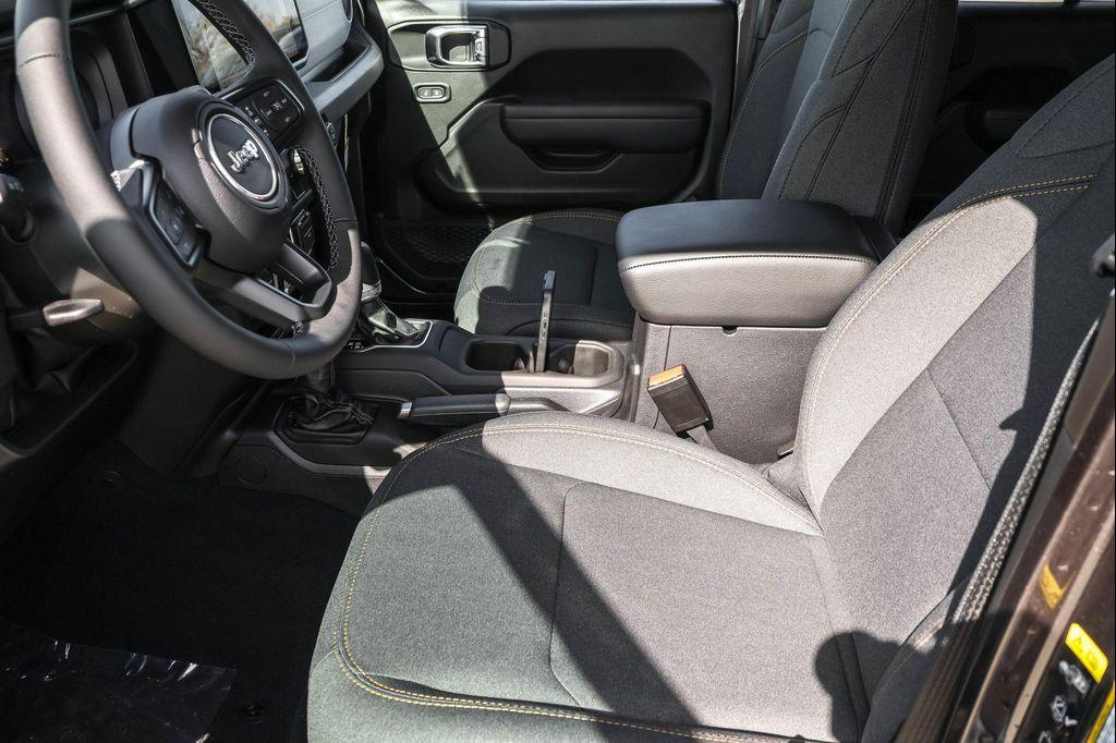 new 2025 Jeep Wrangler car, priced at $41,175