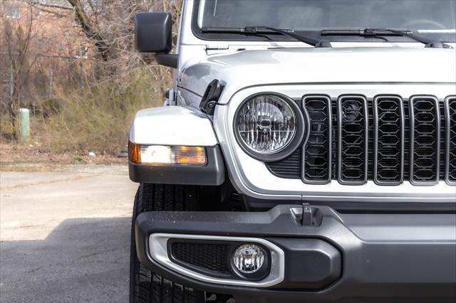 new 2024 Jeep Gladiator car, priced at $44,101