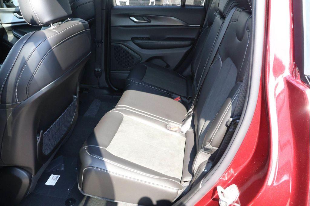 new 2025 Jeep Grand Cherokee car, priced at $39,772