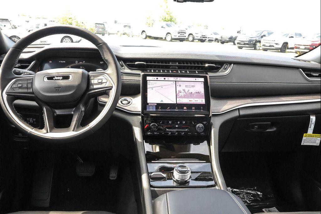 new 2025 Jeep Grand Cherokee car, priced at $48,426