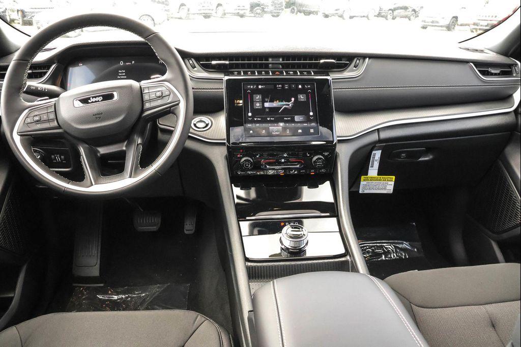 new 2025 Jeep Grand Cherokee car, priced at $37,830