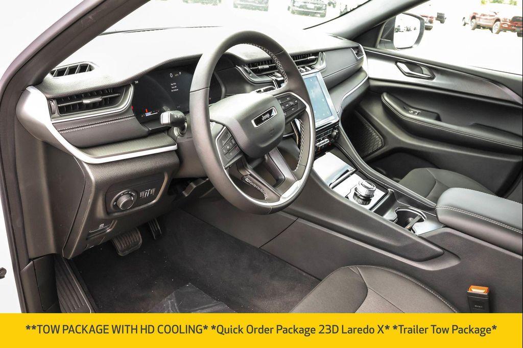 new 2025 Jeep Grand Cherokee car, priced at $37,830