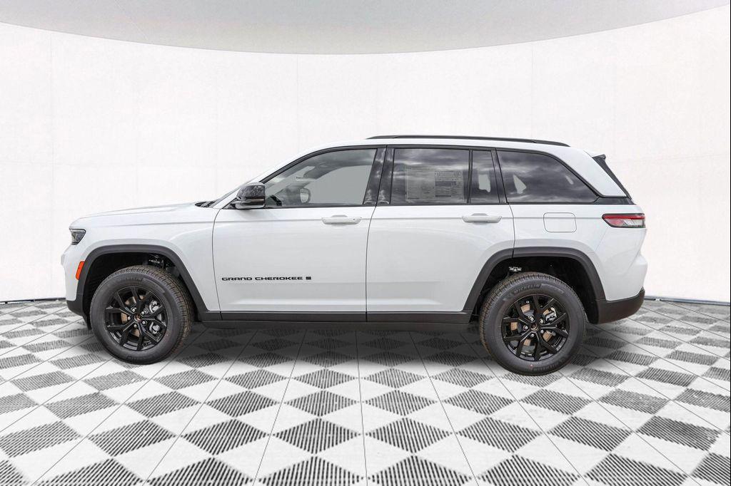 new 2025 Jeep Grand Cherokee car, priced at $38,486