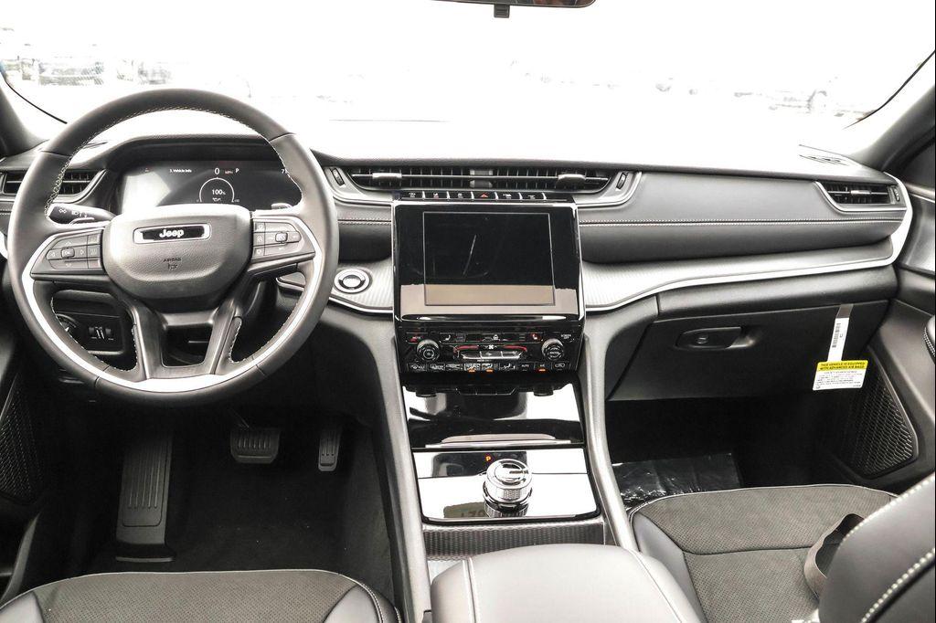 new 2025 Jeep Grand Cherokee car, priced at $38,486