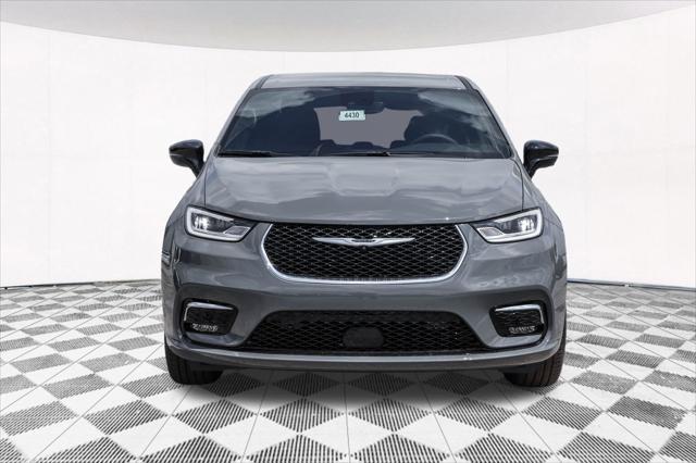 new 2025 Chrysler Pacifica car, priced at $45,072