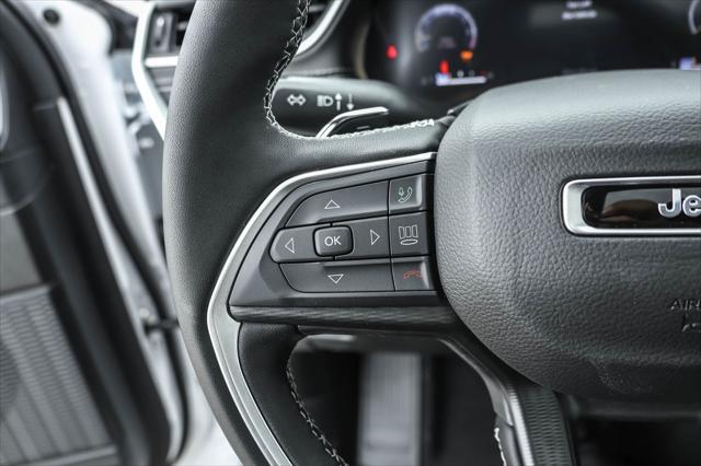 new 2025 Jeep Grand Cherokee car, priced at $38,977