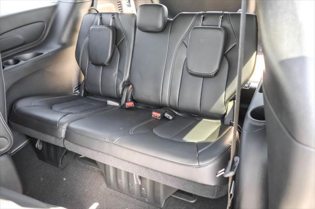 new 2025 Chrysler Pacifica Hybrid car, priced at $38,800