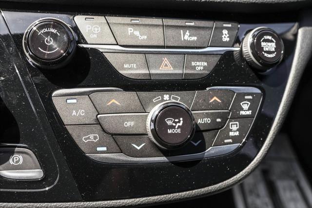 new 2025 Chrysler Pacifica Hybrid car, priced at $38,800