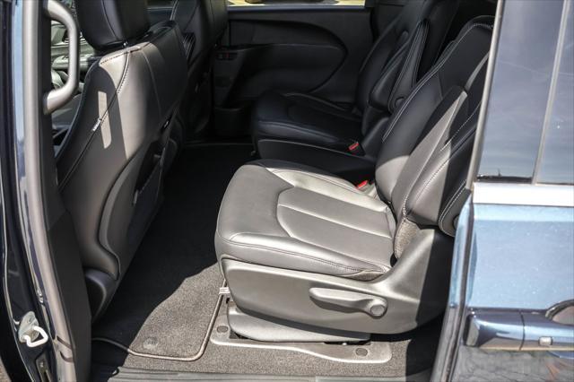 new 2025 Chrysler Pacifica Hybrid car, priced at $38,800