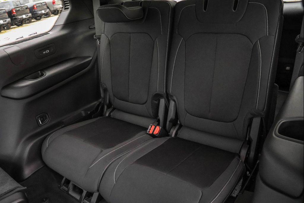 new 2025 Jeep Grand Cherokee L car, priced at $37,668