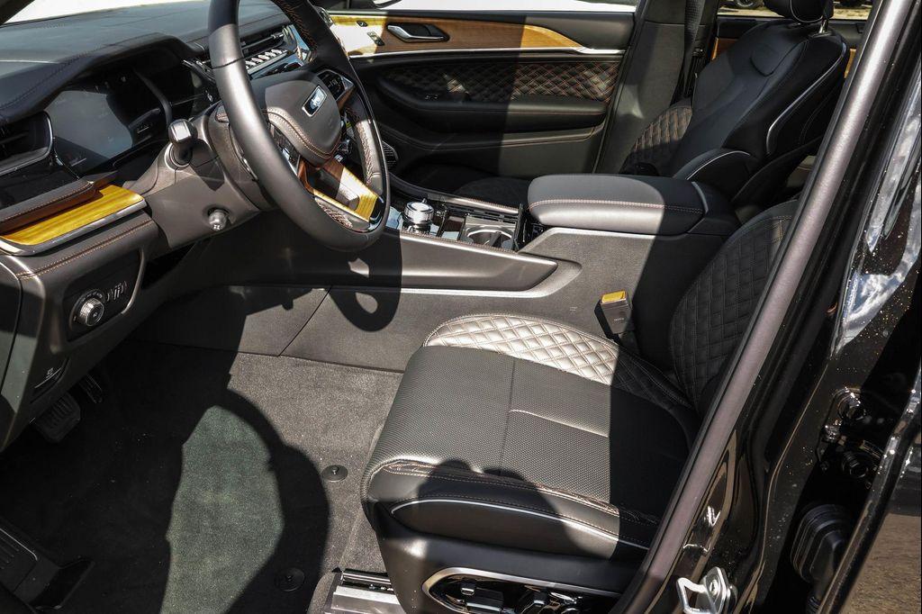 new 2025 Jeep Grand Cherokee car, priced at $61,483