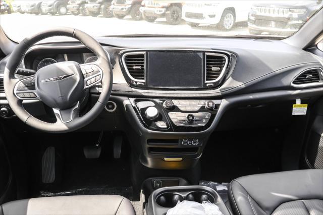 new 2025 Chrysler Pacifica car, priced at $41,274