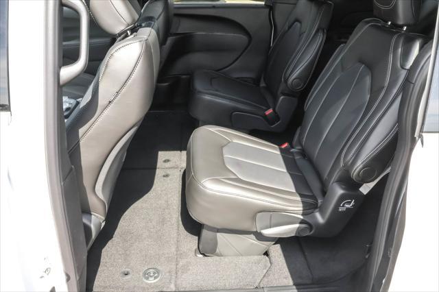 new 2025 Chrysler Pacifica car, priced at $41,274