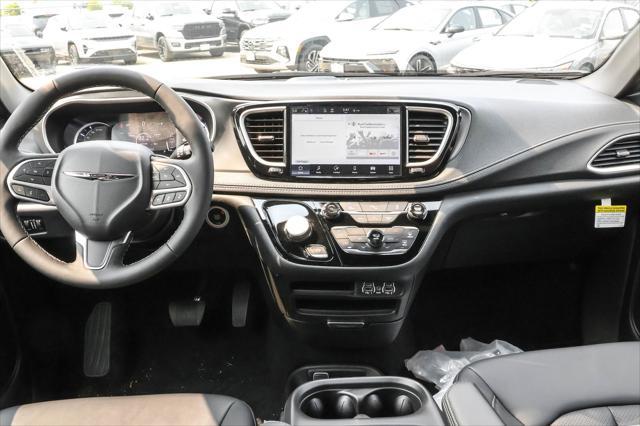 new 2025 Chrysler Pacifica Hybrid car, priced at $38,866