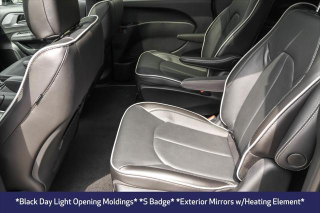 new 2025 Chrysler Pacifica Hybrid car, priced at $43,031