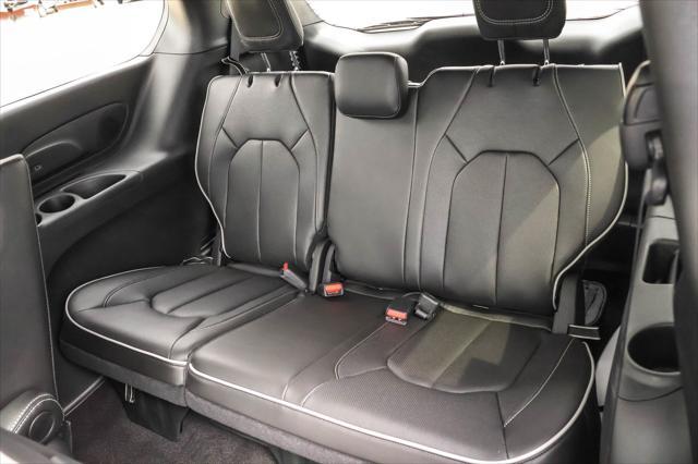 new 2025 Chrysler Pacifica Hybrid car, priced at $43,855