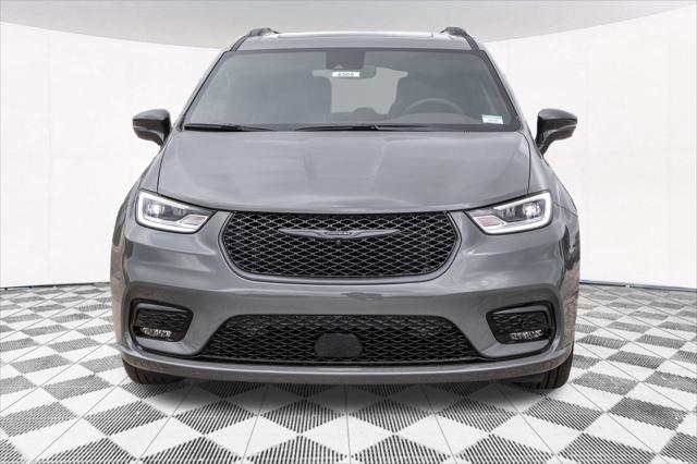 new 2025 Chrysler Pacifica Hybrid car, priced at $43,855