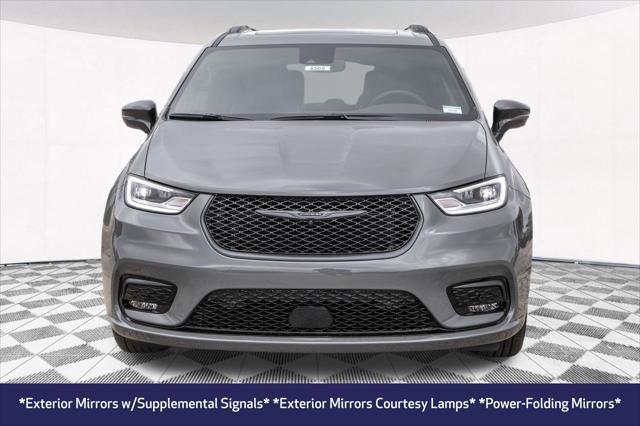 new 2025 Chrysler Pacifica Hybrid car, priced at $43,031