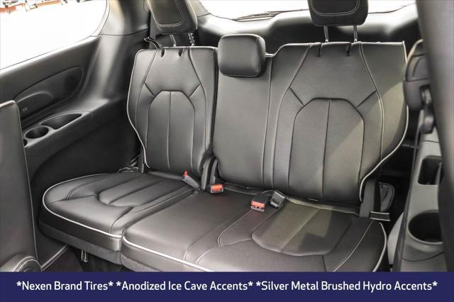 new 2025 Chrysler Pacifica Hybrid car, priced at $43,031