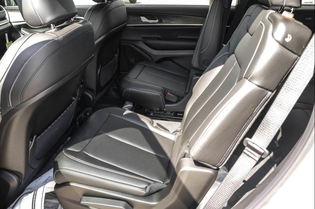 new 2025 Jeep Grand Cherokee car, priced at $44,140