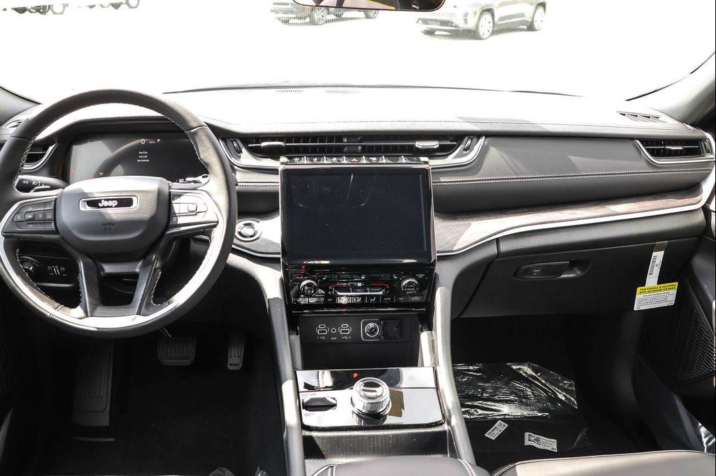 new 2025 Jeep Grand Cherokee car, priced at $44,140