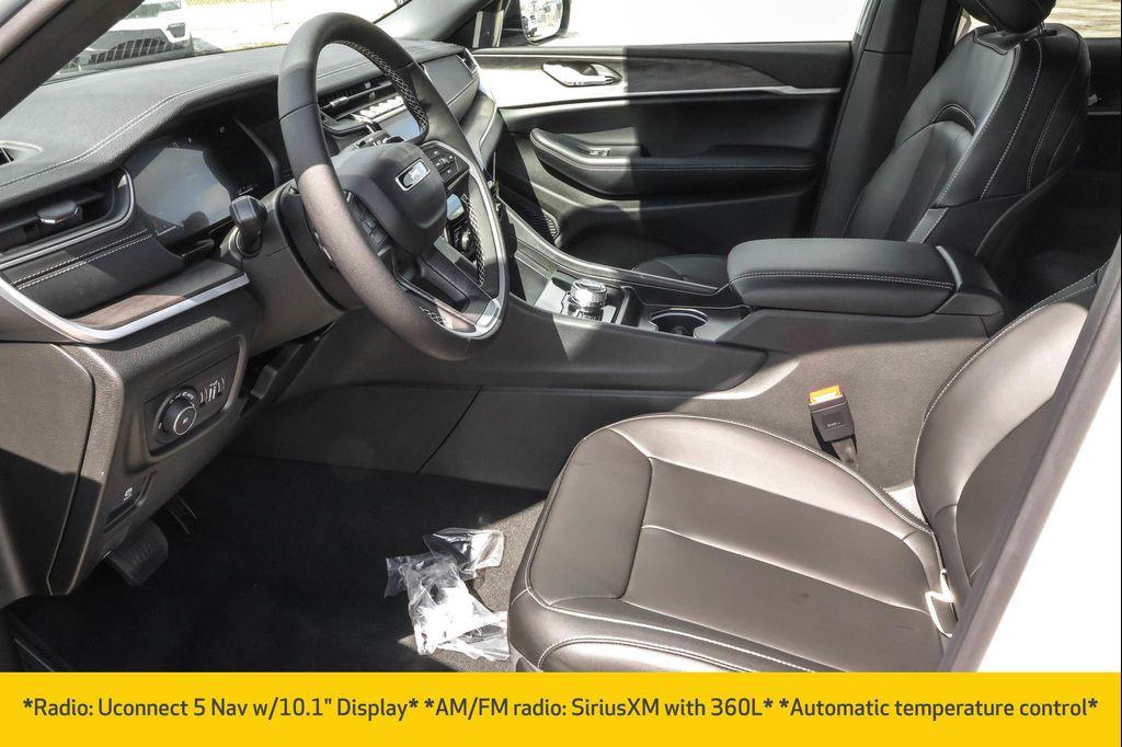 new 2025 Jeep Grand Cherokee car, priced at $43,140