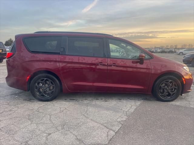 used 2021 Chrysler Pacifica Hybrid car, priced at $29,477