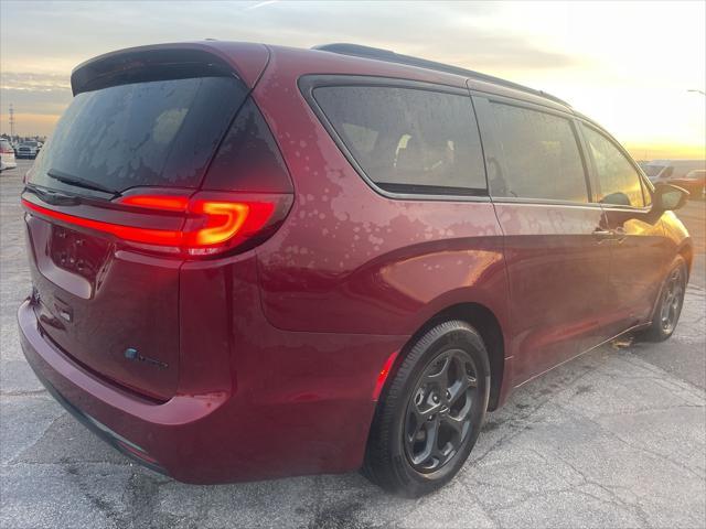 used 2021 Chrysler Pacifica Hybrid car, priced at $29,477