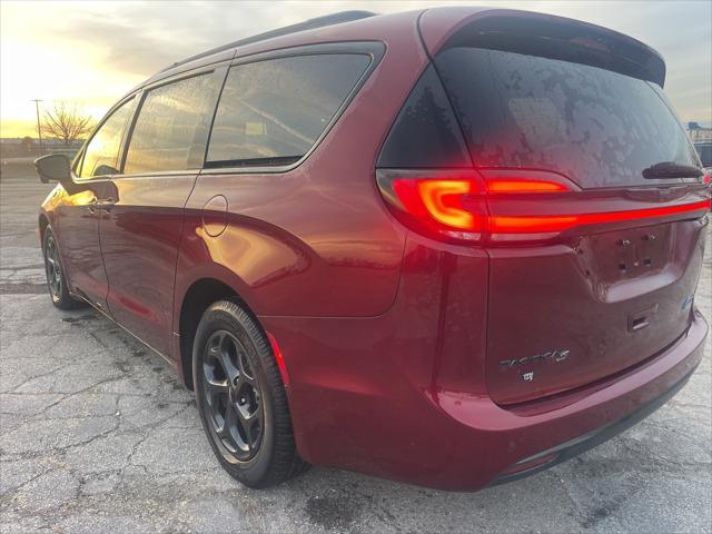 used 2021 Chrysler Pacifica Hybrid car, priced at $29,477