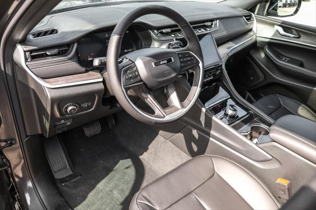 new 2025 Jeep Grand Cherokee car, priced at $45,897