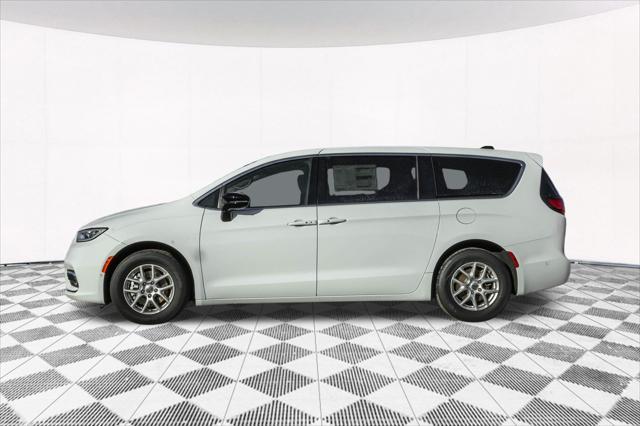 new 2025 Chrysler Pacifica car, priced at $39,427