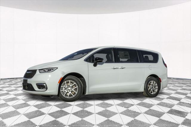 new 2025 Chrysler Pacifica car, priced at $39,427