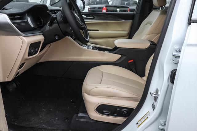 new 2025 Jeep Grand Cherokee car, priced at $48,005