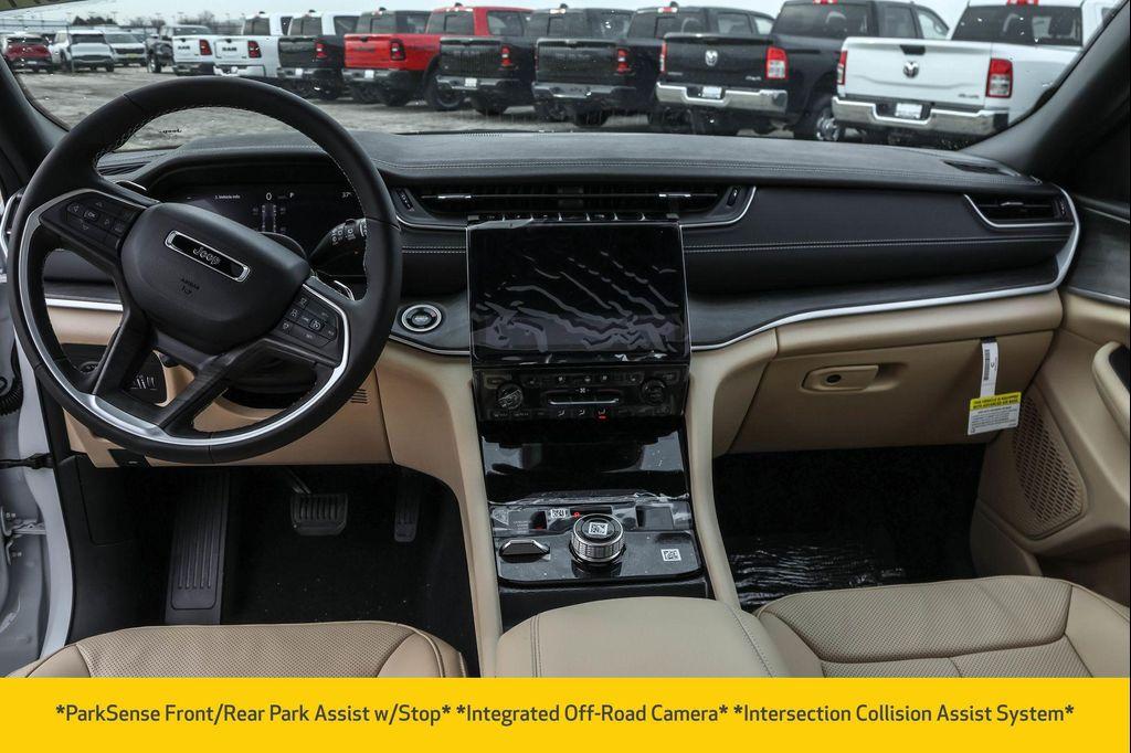 new 2025 Jeep Grand Cherokee car, priced at $44,901