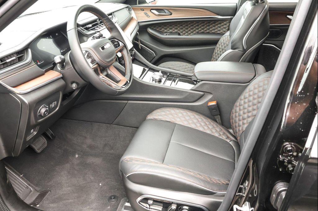 new 2025 Jeep Grand Cherokee car, priced at $54,314