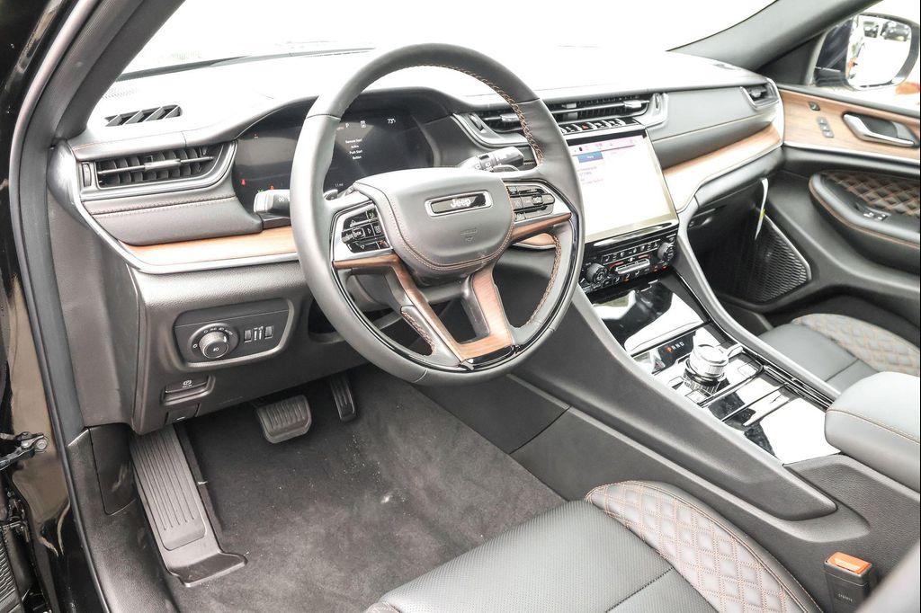 new 2025 Jeep Grand Cherokee car, priced at $54,314