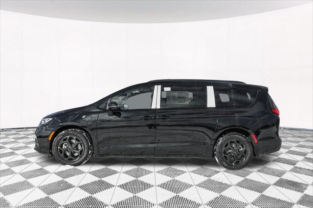 new 2025 Chrysler Pacifica Hybrid car, priced at $46,505