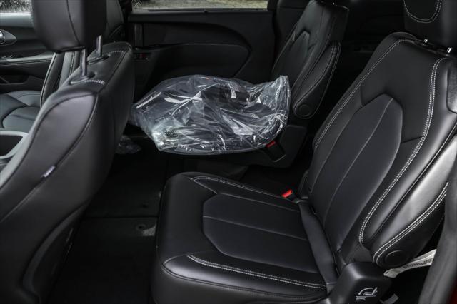 new 2025 Chrysler Pacifica car, priced at $39,669