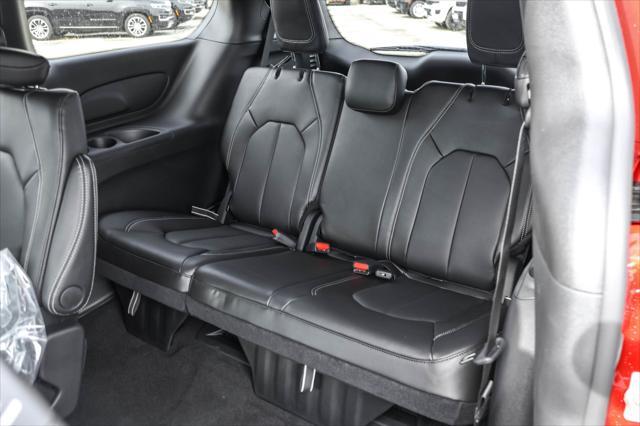 new 2025 Chrysler Pacifica car, priced at $39,669