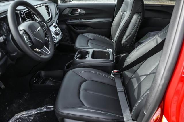new 2025 Chrysler Pacifica car, priced at $39,669