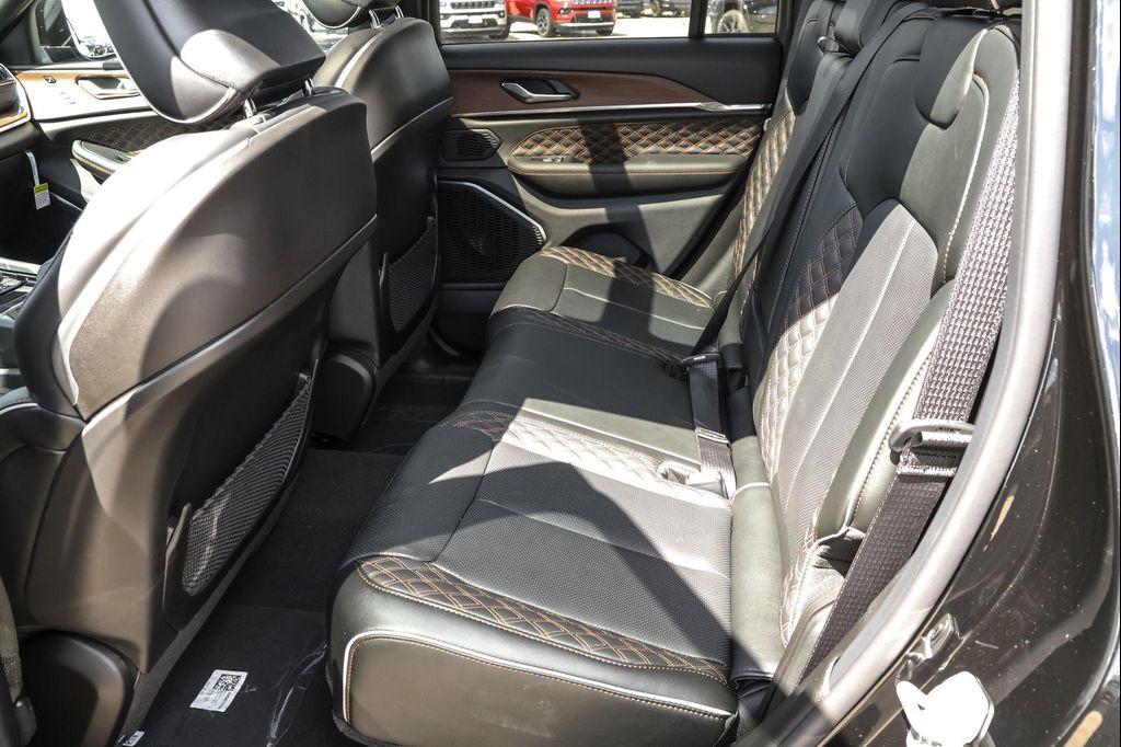 new 2025 Jeep Grand Cherokee car, priced at $54,337