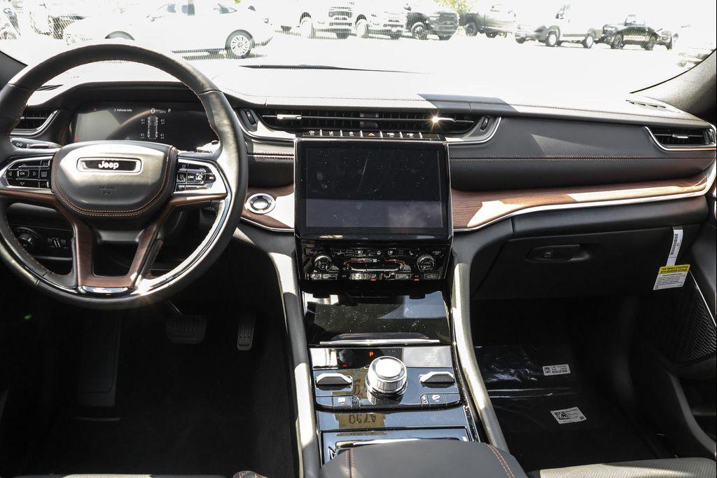 new 2025 Jeep Grand Cherokee car, priced at $54,337