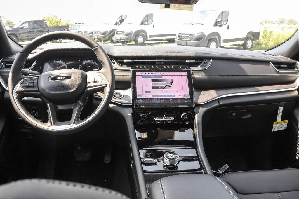 new 2025 Jeep Grand Cherokee L car, priced at $42,590