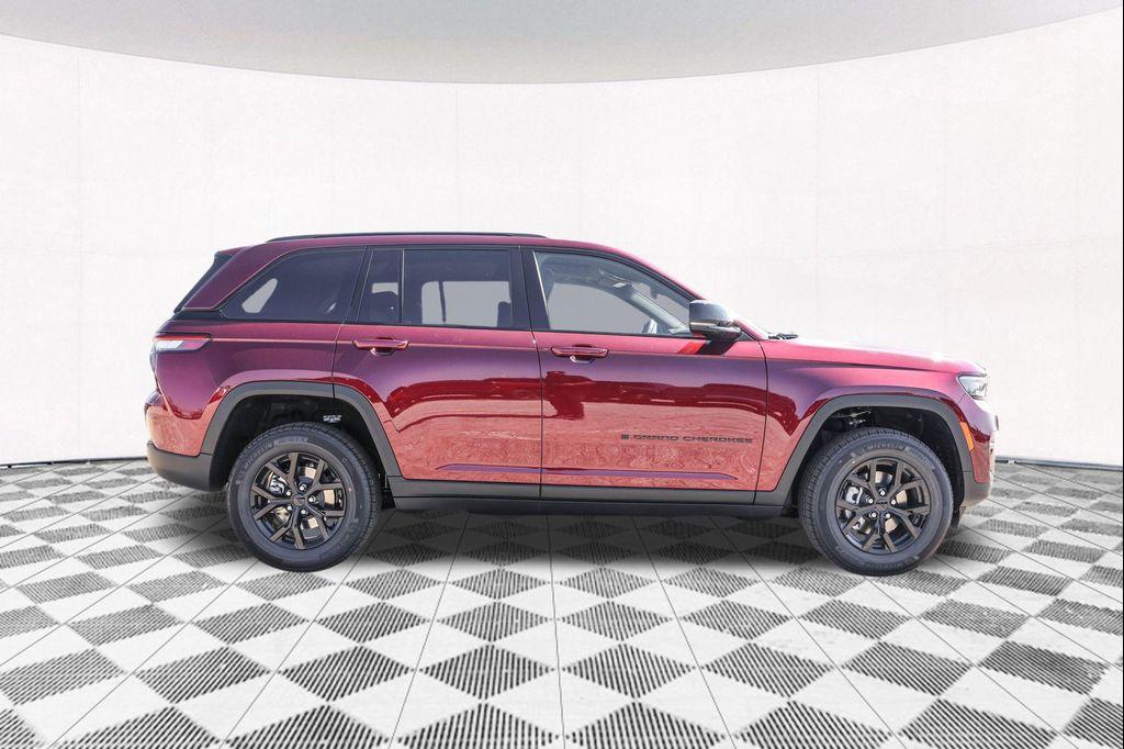 new 2025 Jeep Grand Cherokee car, priced at $39,022