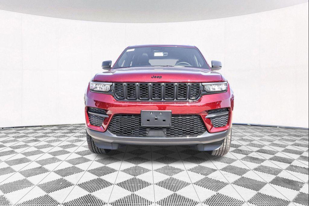 new 2025 Jeep Grand Cherokee car, priced at $39,022