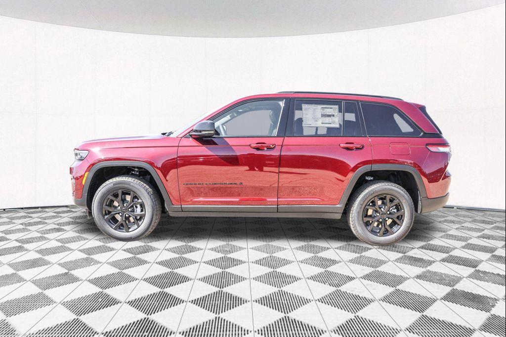 new 2025 Jeep Grand Cherokee car, priced at $39,022
