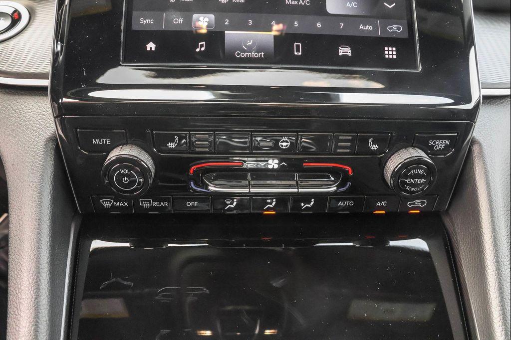 new 2025 Jeep Grand Cherokee car, priced at $38,502